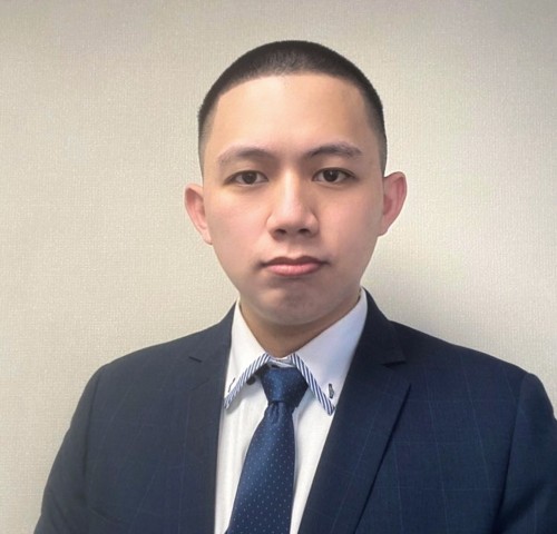 蕭　奕